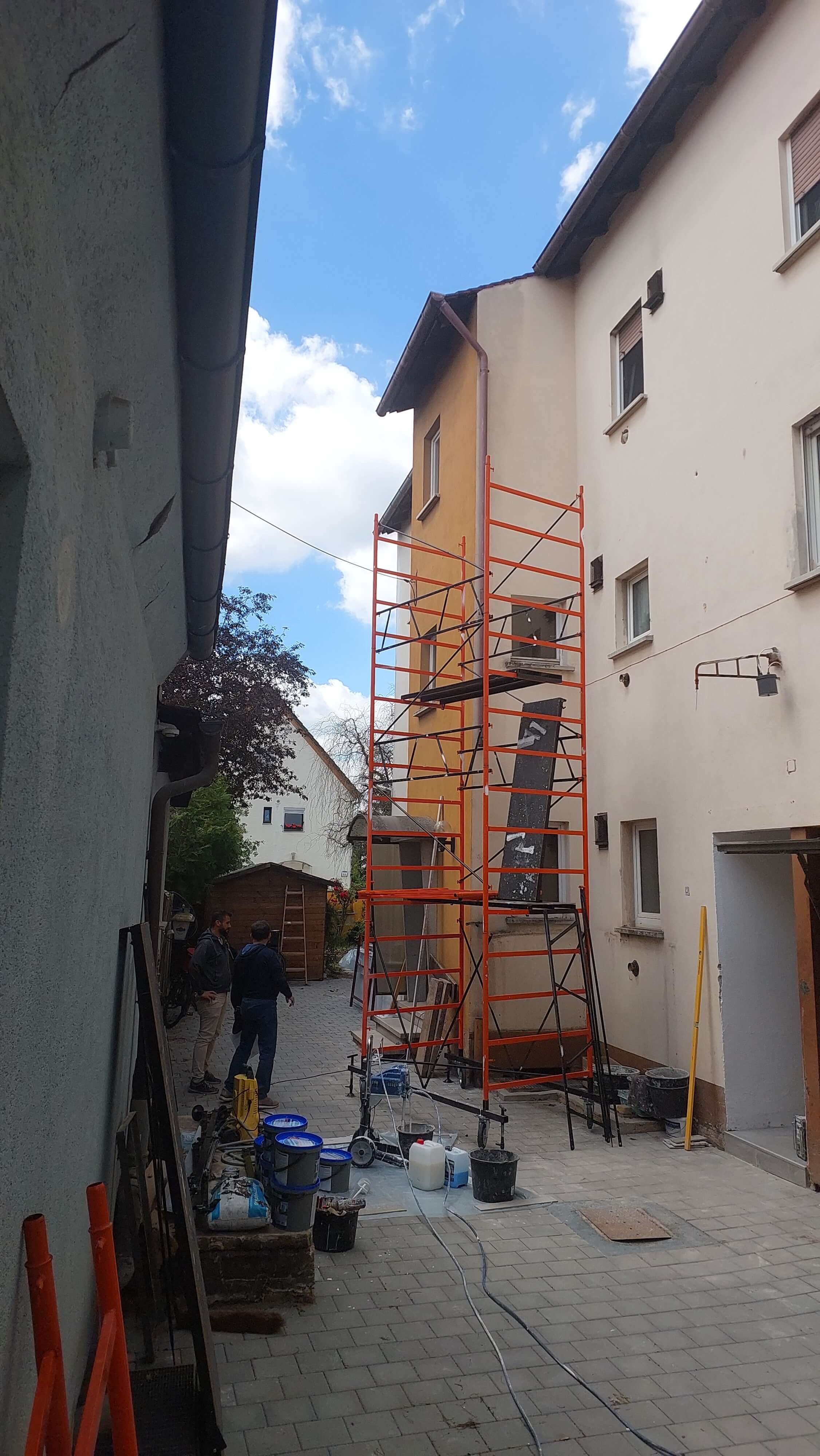 Rollgerüst im Einsatz bei Arbeiten in Bayern