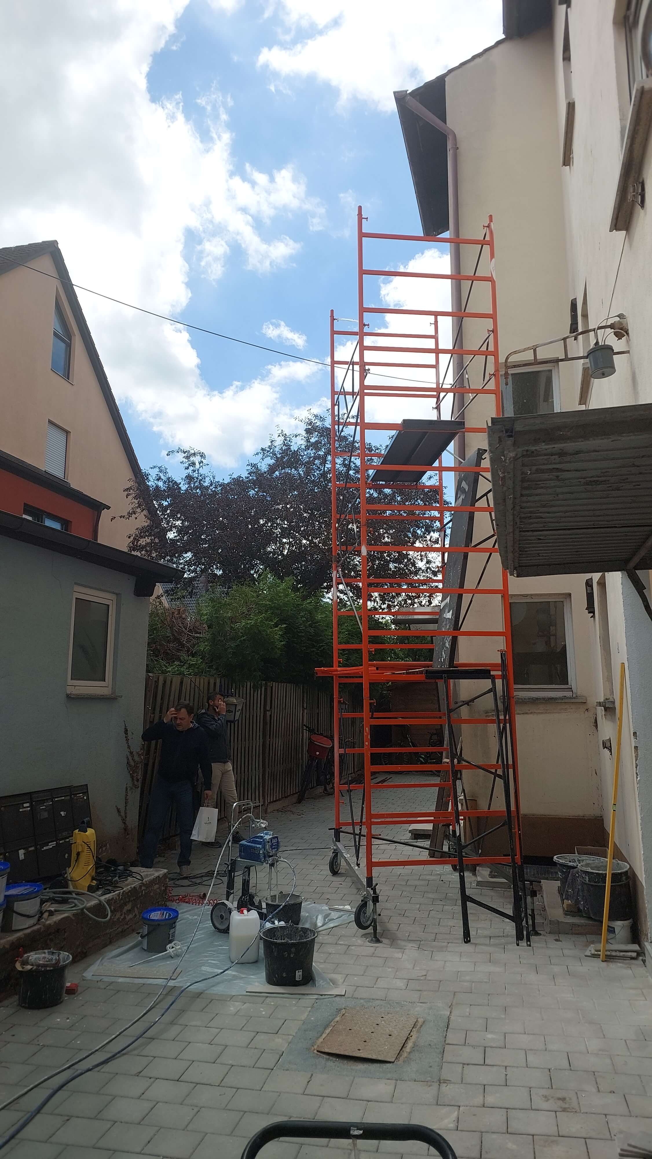 Rollgerüst im Einsatz bei Arbeiten in Bayern