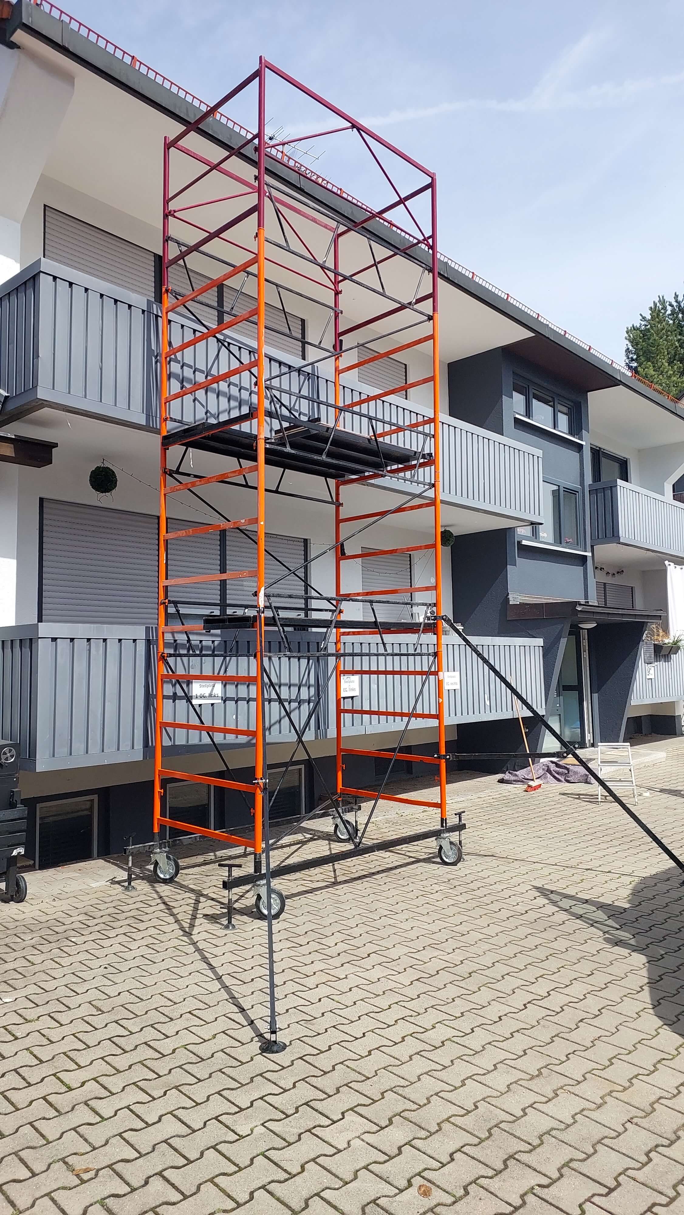 Rollgerüst im Einsatz bei Arbeiten in Bayern